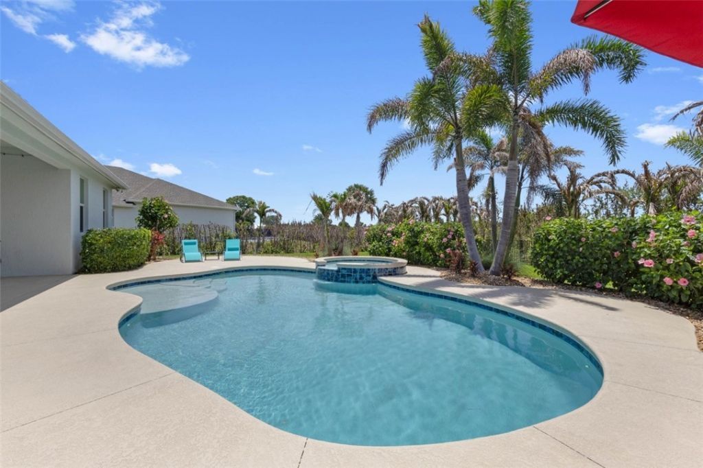 7203 33rd Square, Vero Beach, FL 32967 Photo