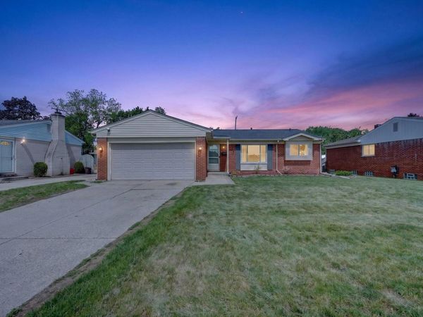 38560 Mason Street, Livonia, MI 48154