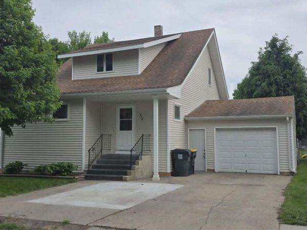 562 South Street , Wabasso, MN 56293