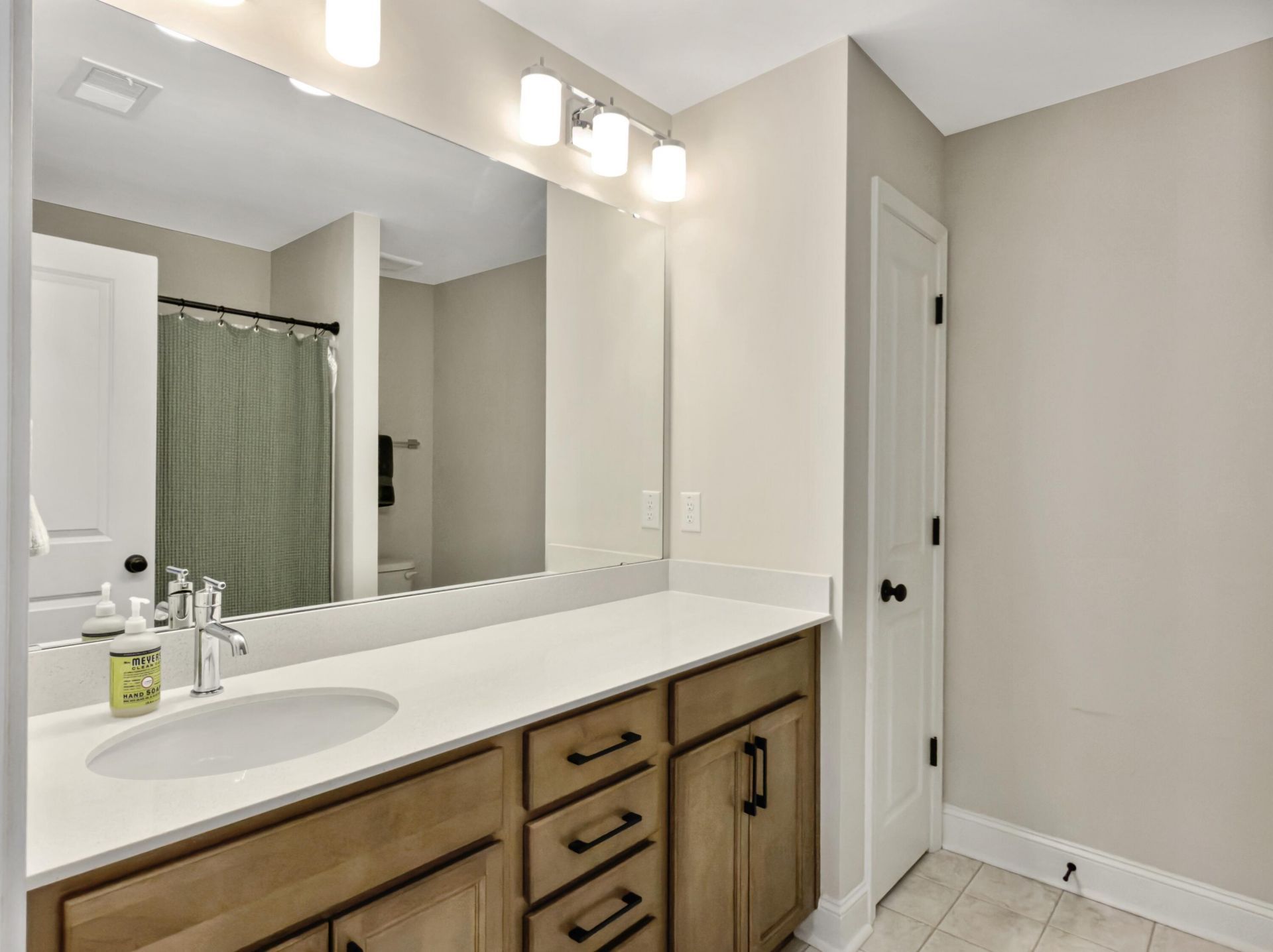 460 Eagleview Drive Photo 25