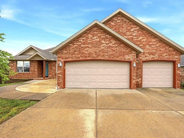 200 N Meadowlark Drive , Willard, MO 65781