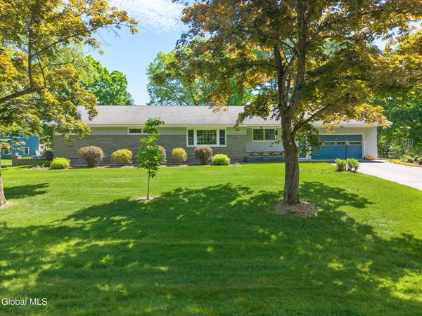 6 W Hite Court, Schenectady, NY 12303