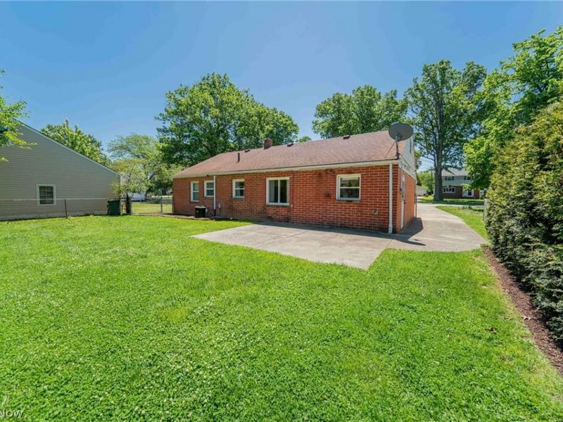 34429 Beach Park Drive, Eastlake, OH 44095 Photo 11