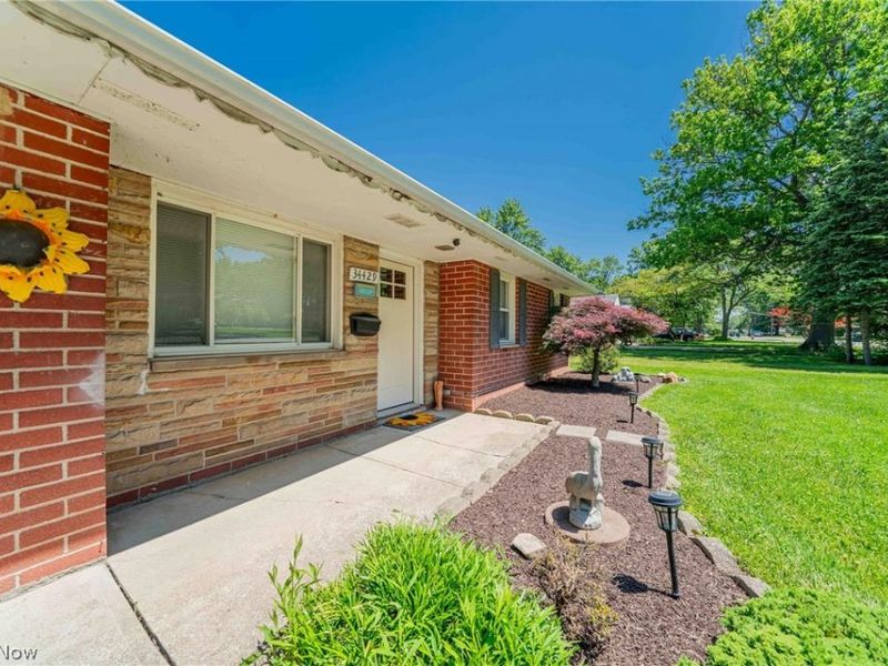 34429 Beach Park Drive, Eastlake, OH 44095 Photo 3