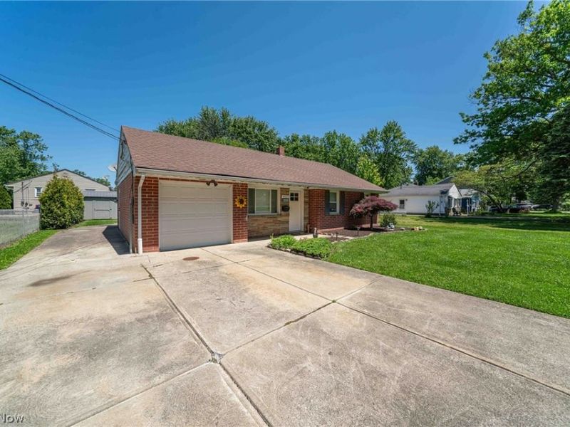 34429 Beach Park Drive, Eastlake, OH 44095 Photo 5