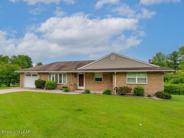 42 W County Road, Sugarloaf, PA 18249