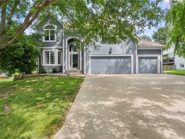 5717 NE Coral Drive, Lee's Summit, MO 64064