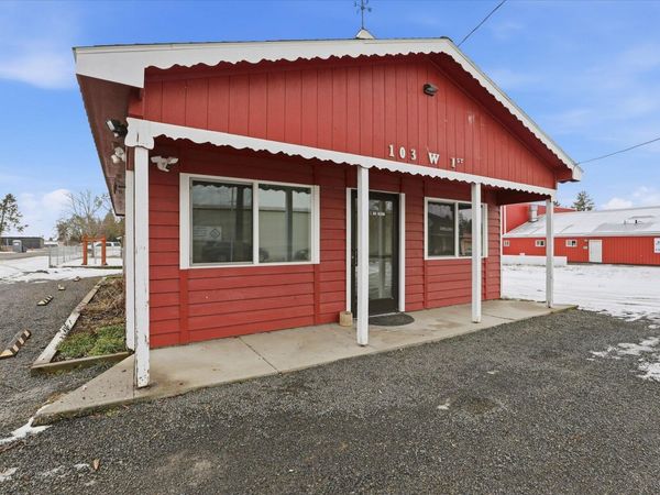 103 W 1st Ave, Deer Park, WA 99006