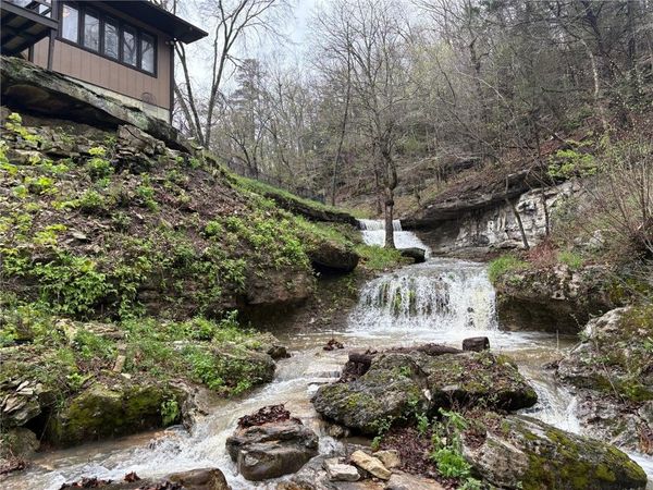 148 County Road 155 , Eureka Springs, AR 72632