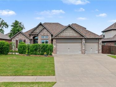 1805 NE Frost Drive, Bentonville, AR 72712
