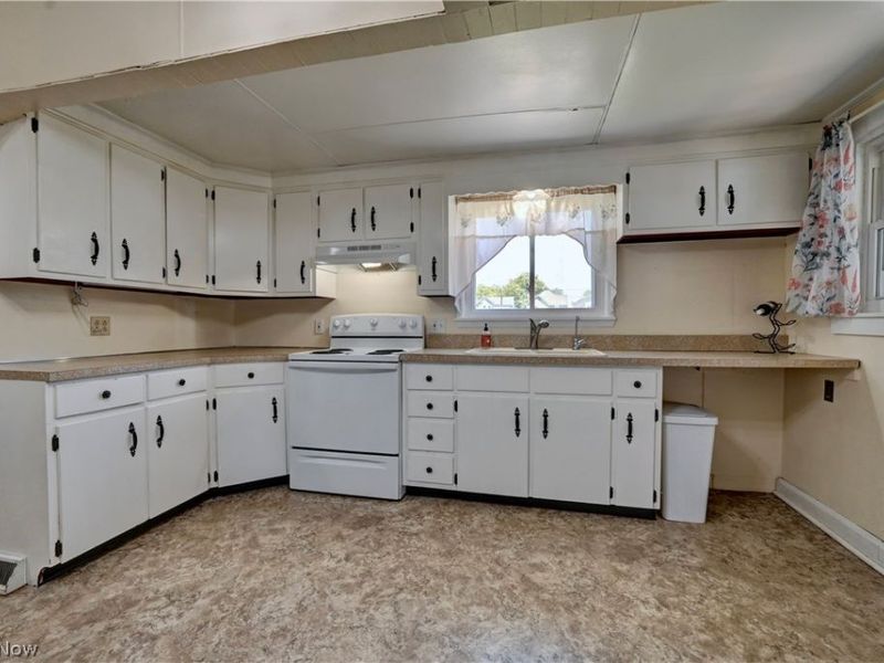 129 2nd Street SW, Strasburg, OH 44680 Photo 4