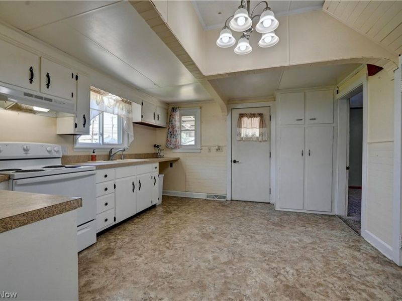 129 2nd Street SW, Strasburg, OH 44680 Photo 5