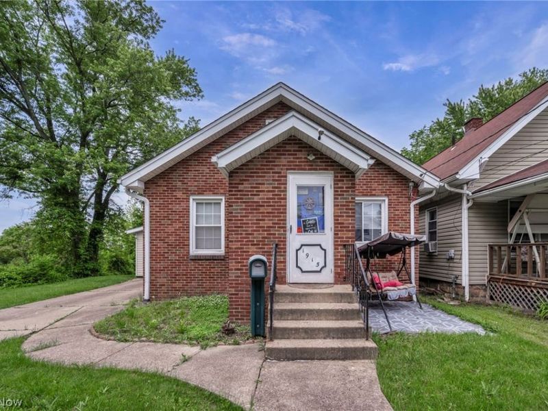 1915 4th Street NE, Canton, OH 44704 Photo 1