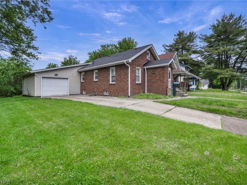 1915 4th Street NE, Canton, OH 44704 Photo 2