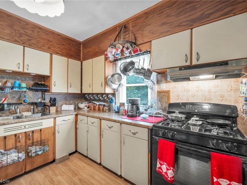 1915 4th Street NE, Canton, OH 44704 Photo 8