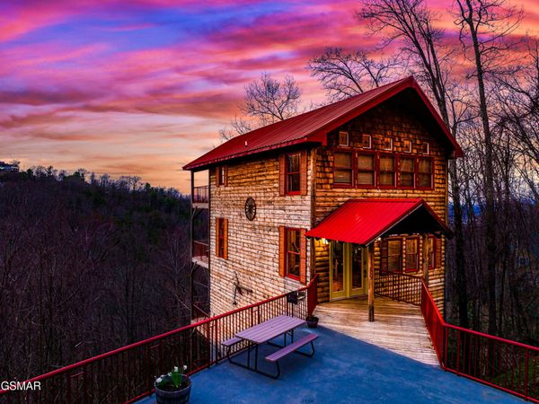 1389 N Baden Drive, Gatlinburg, TN 37738