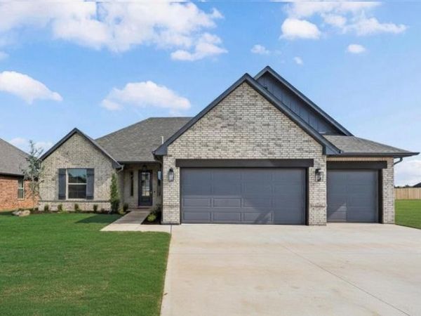 11709 NW 105th Street, Yukon, OK 73099