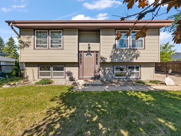 855 Lois COURT, Hartford, WI 53027