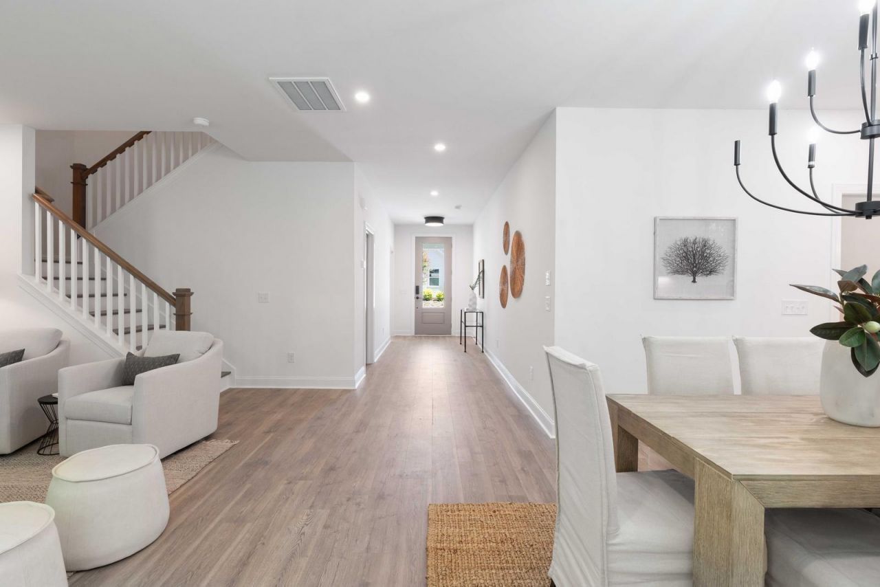 552 Hayes Park Boulevard Photo 14