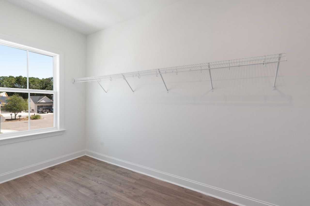 552 Hayes Park Boulevard Photo 37