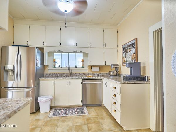 141 Pine St, Greenback, TN 37742
