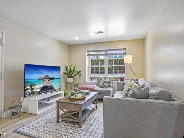 272 Walnut St, Newark, NJ 07105