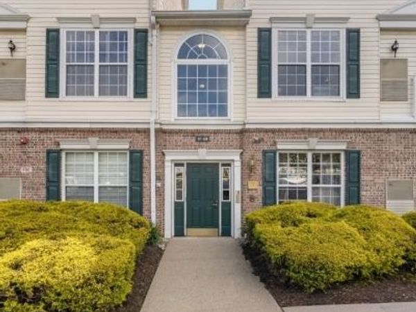 62 Limerick Ln, Lopatcong, NJ 08865