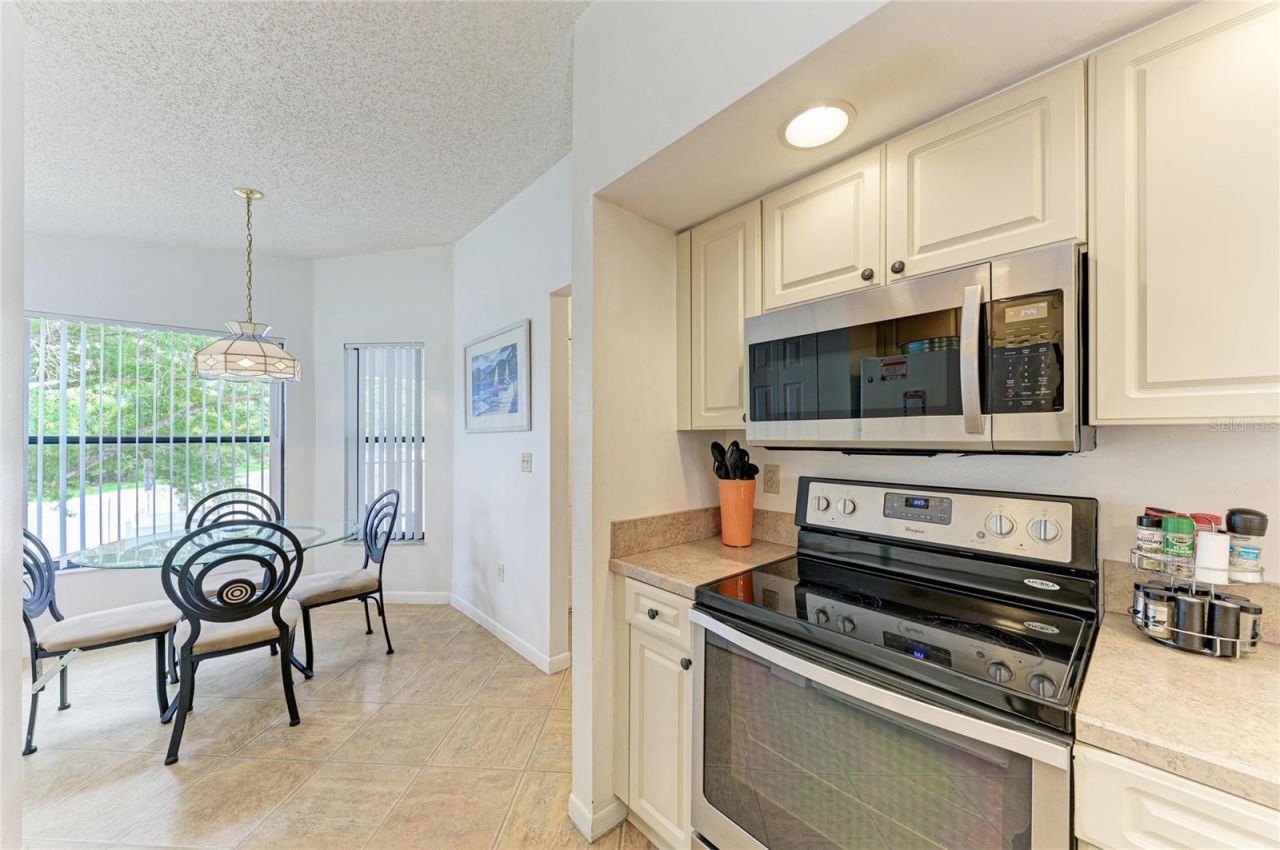 4320 47th Avenue W, Unit 204, Bradenton, FL 34210 Photo