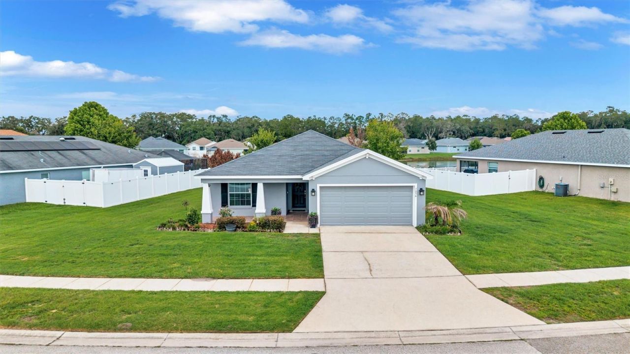 7056 Gideon Circle , Zephyrhills, FL 33541 Main Photo