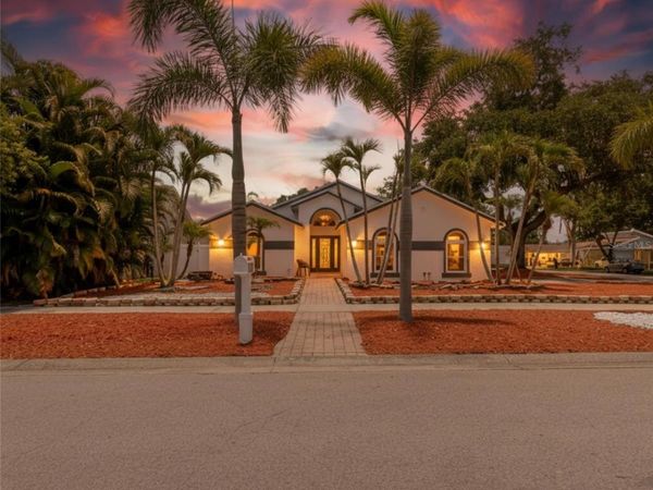 8949 106TH AVENUE N, SEMINOLE, FL 33777