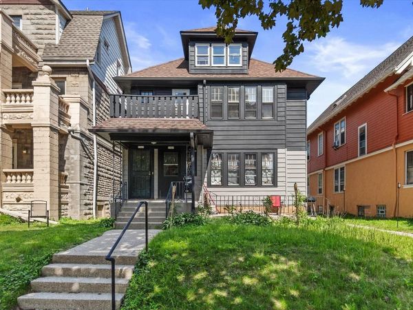 2960 N Maryland AVENUE, Unit 2962, Milwaukee, WI 53211