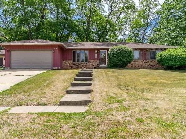 1749 Oak Leaf Drive, South Beloit, IL 61080