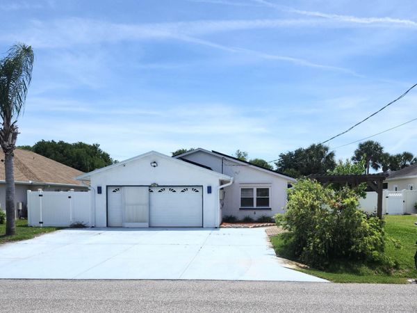 4 CHIPPEWAY Court, Palm Coast, FL 32137