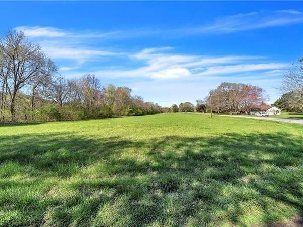 1 Carlton Drive , Rockmart, GA 30153