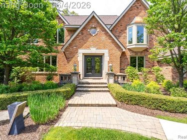 121 Grosse Pines Drive, Rochester Hills, MI 48309