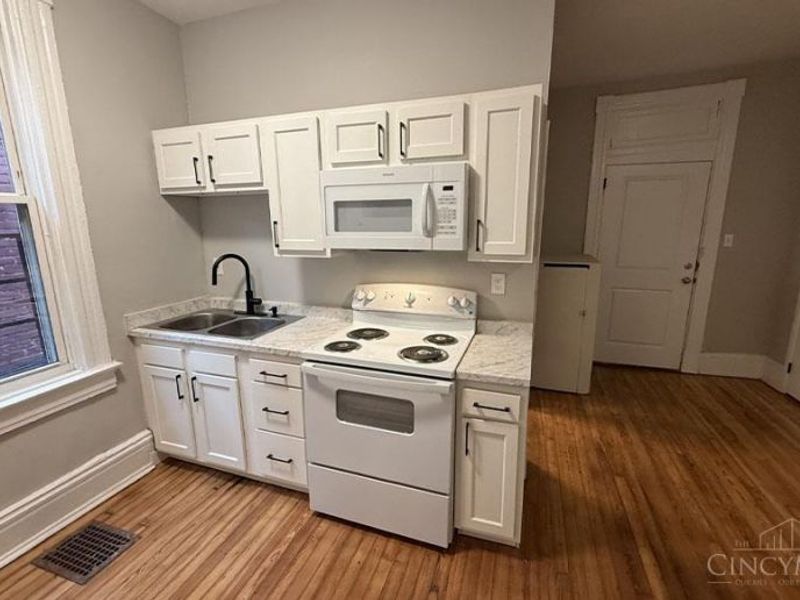 2309 W Clifton Avenue, Cincinnati, OH 45219 Photo 4