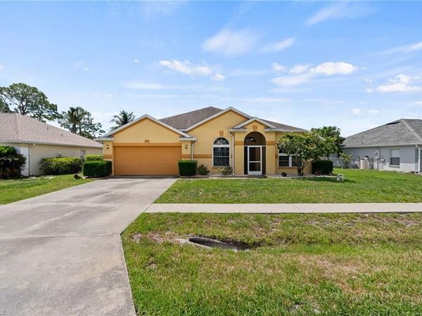 1520 Honor CT , LEHIGH ACRES, FL 33971