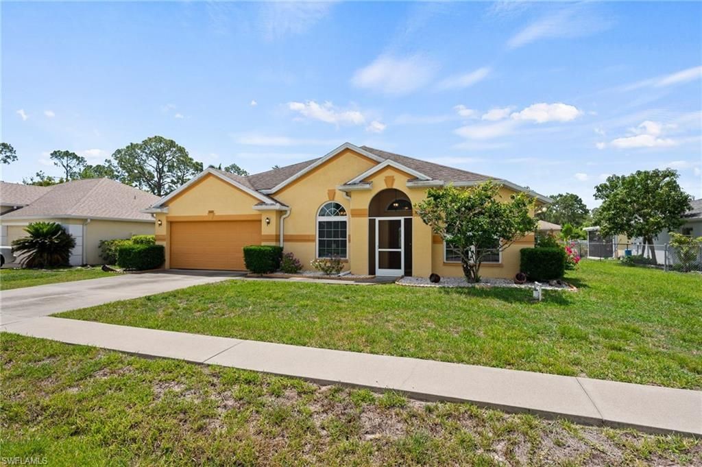 1520 Honor Ct, Lehigh Acres, FL 33971 Photo