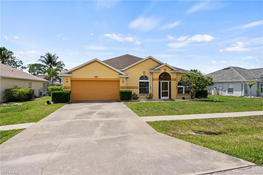 1520 Honor Ct, Lehigh Acres, FL 33971 Photo