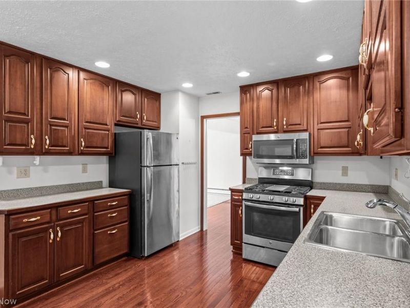 16385 Glendale Avenue , Strongsville, OH 44136 Photo 12