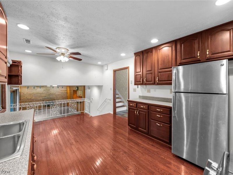 16385 Glendale Avenue , Strongsville, OH 44136 Photo 13