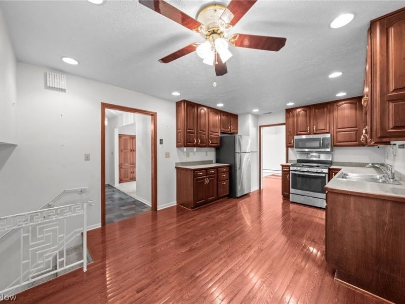 16385 Glendale Avenue , Strongsville, OH 44136 Photo 14