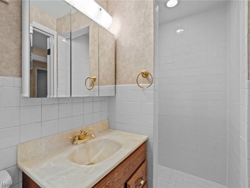 16385 Glendale Avenue , Strongsville, OH 44136 Photo 27
