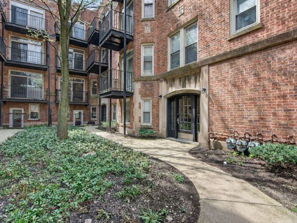 1651 W Pratt Boulevard, Unit 1B, Chicago, IL 60626