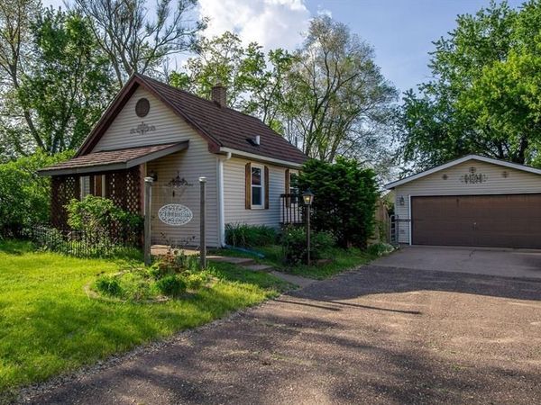 2220 Valley View Place, Eau Claire, WI 54703