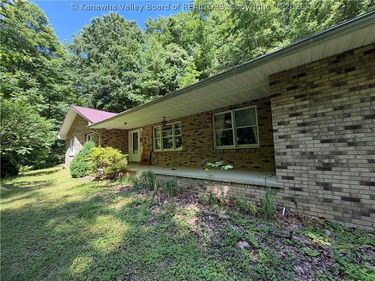 125 Thomas Hill Road, Omar, WV 25638