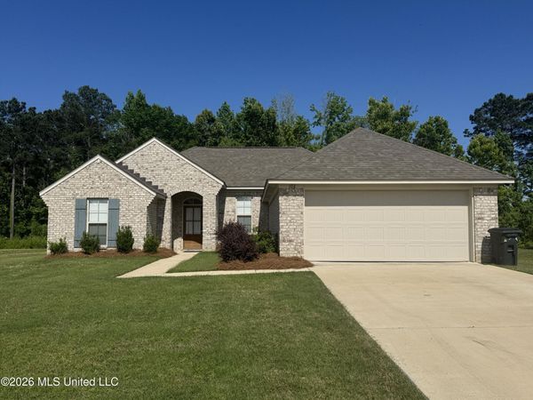 102 Rotherfield Place, Canton, MS 39046
