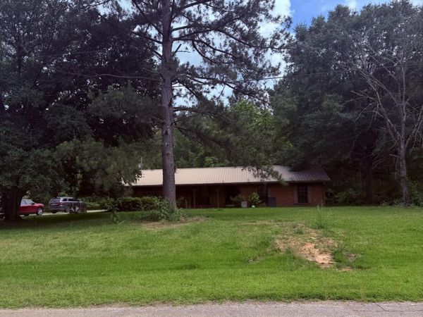 2242 Old Pickens Road, Kosciusko, MS 39090