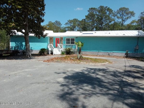 1832 Seacrest , Gautier, MS 39553