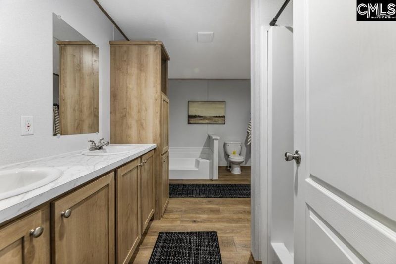 1090 Seivern Road  Photo 12